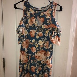 Francesca’s floral shoulder shift dress
